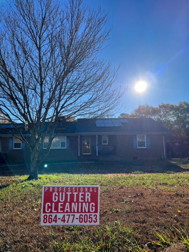 Gutter Cleaning in Taylors, SC