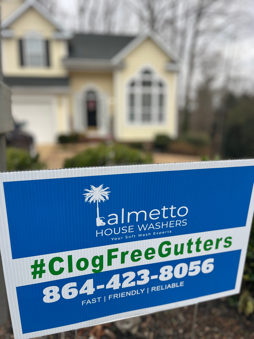 Gutter Cleaning and Gutter Guard Installation in Simpsonville, SC (1)